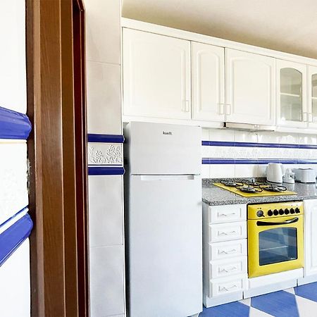 Yellow House Aveiro Smart Tv And Garage Buitenkant foto