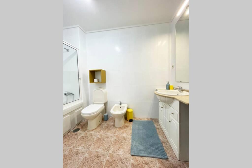 Yellow House Aveiro Smart Tv And Garage Buitenkant foto