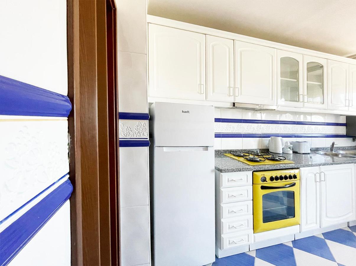 Yellow House Aveiro Smart Tv And Garage Buitenkant foto