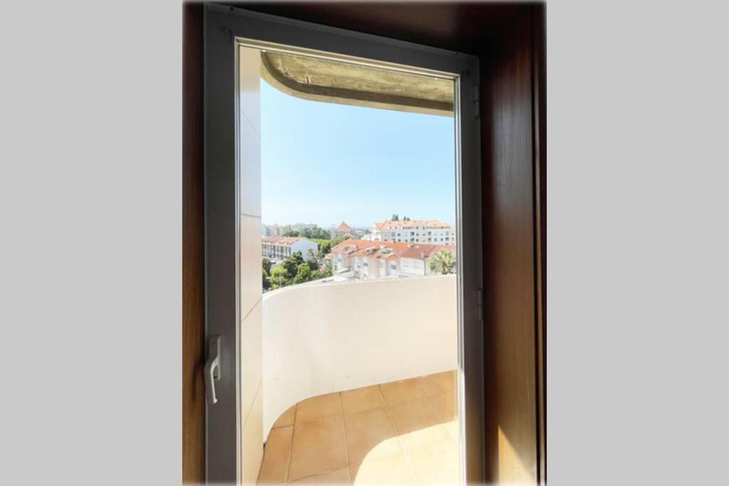 Yellow House Aveiro Smart Tv And Garage Buitenkant foto