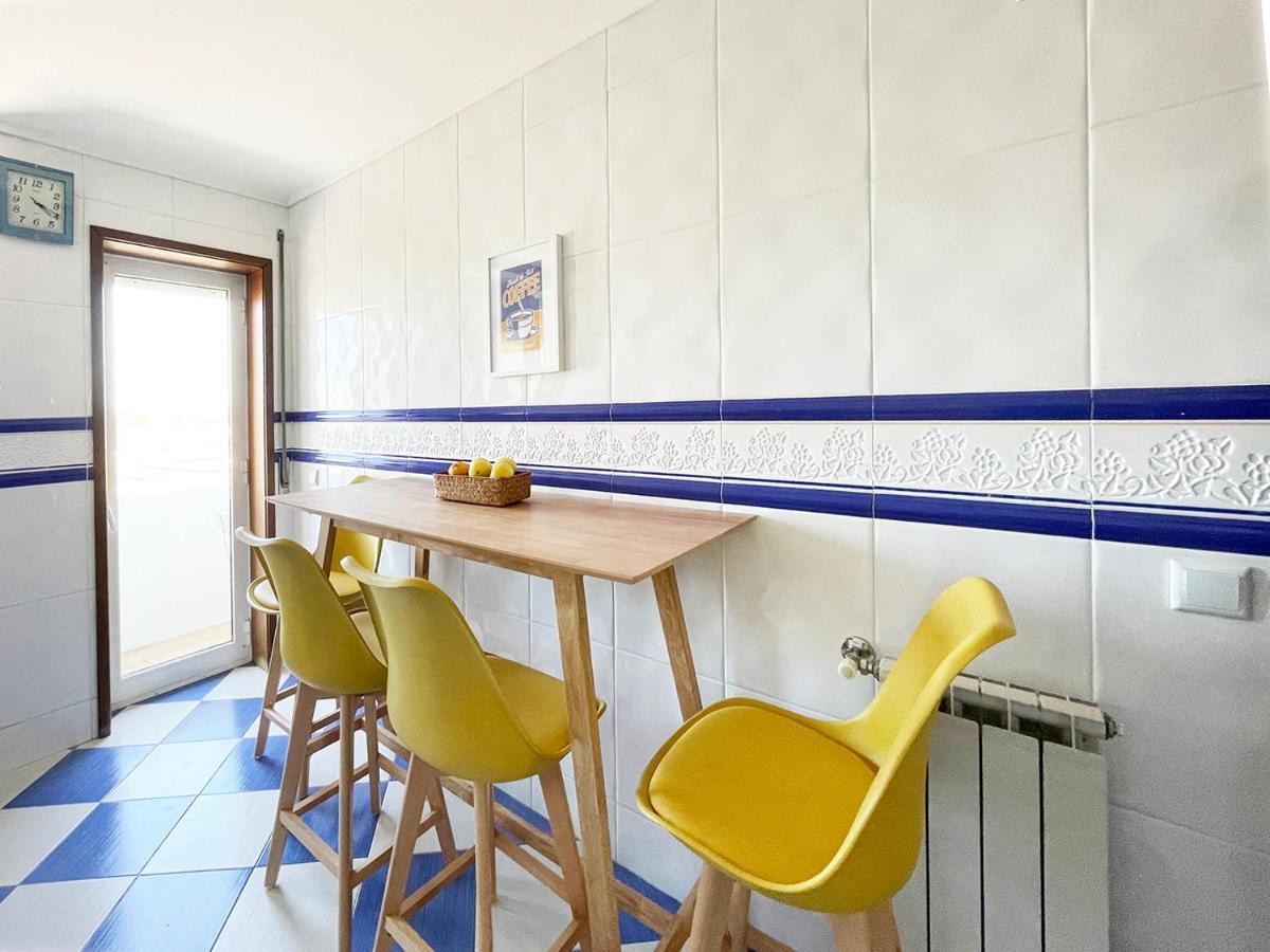 Yellow House Aveiro Smart Tv And Garage Buitenkant foto