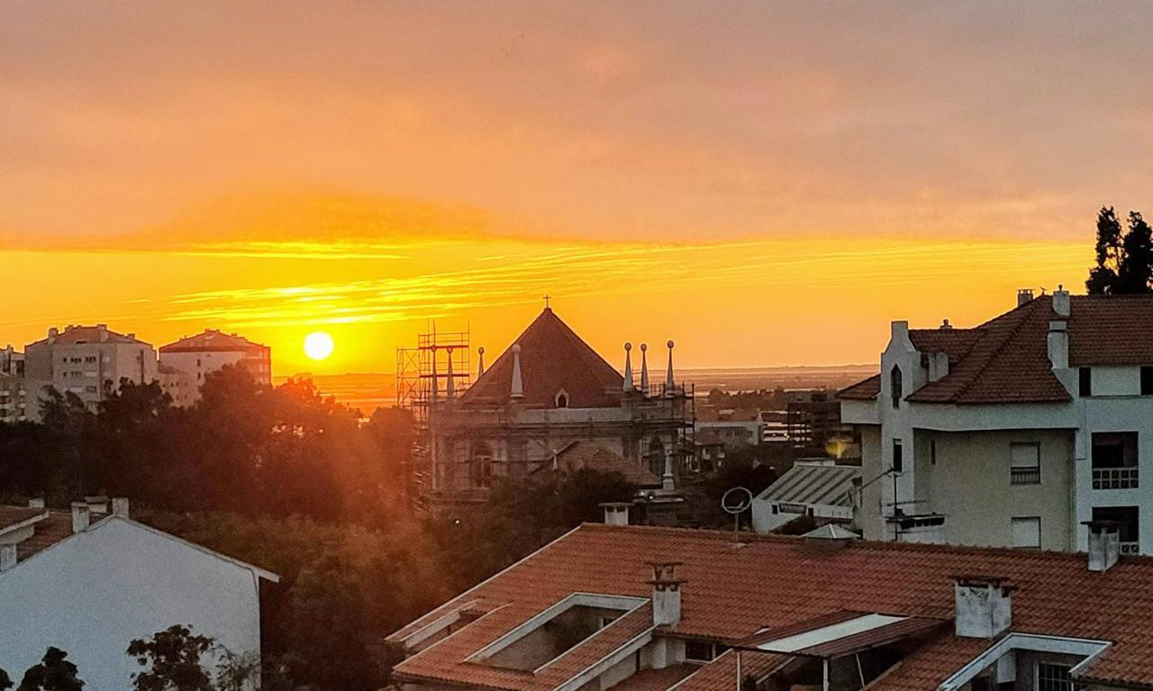Yellow House Aveiro Smart Tv And Garage Buitenkant foto