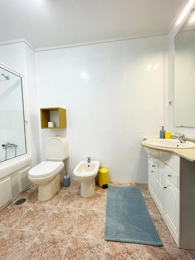 Yellow House Aveiro Smart Tv And Garage Buitenkant foto