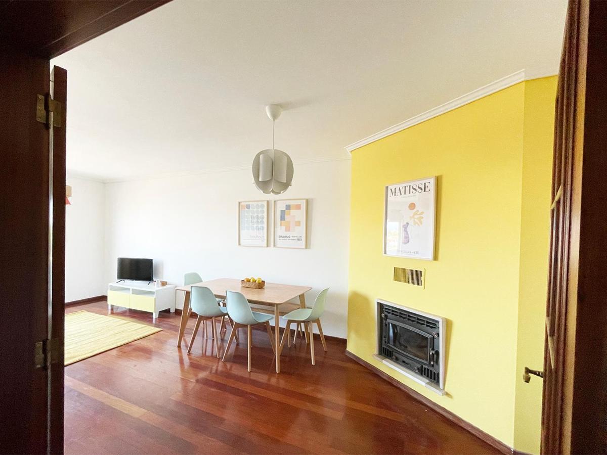 Yellow House Aveiro Smart Tv And Garage Buitenkant foto
